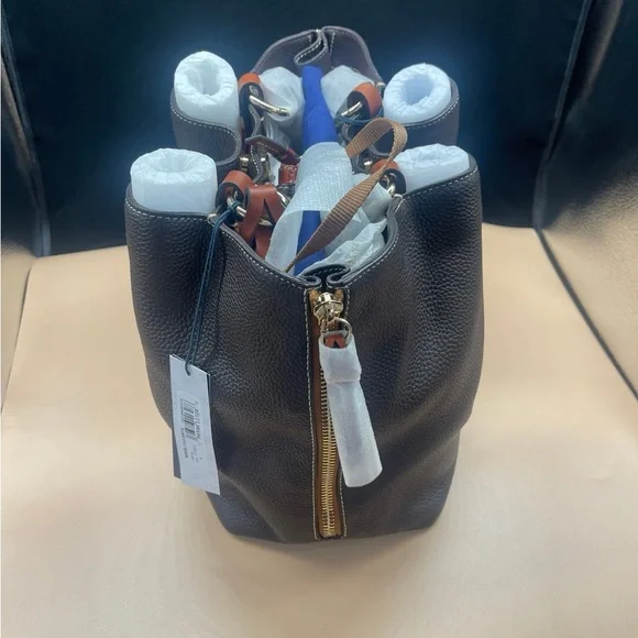 Dooney and Bourke Pebble Grain Large Zip Barlow Small Coin Case NWT Brown Tmoro - Picture 2 of 9